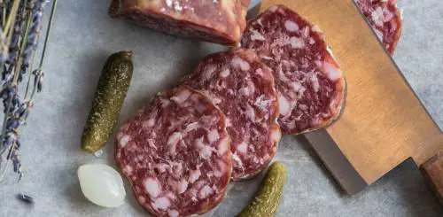 Salmonella e listeria: l'allarme sul salame ritirato dagli scaffali