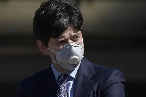 "Evento per 60 persone". Il mistero della presentazione dell'ex ministro Speranza a Firenze
