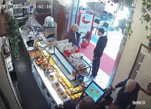 Galleria Umberto I nel degrado: aggressioni, droga e sporcizia