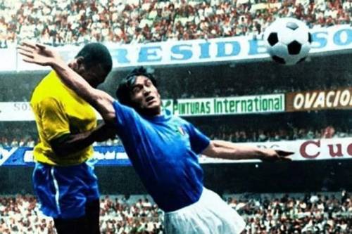 Il gol di Pelé all'Azteca: quel volo infinito sopra Burgnich 
