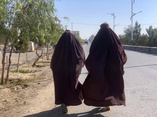 I talebani contro gli innamorati a San Valentino: "È per gli infedeli" 