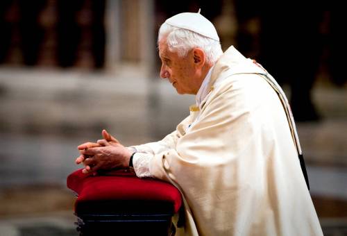 L’indecoroso insulto a Ratzinger, la mina di Speranza e Mattarella: quindi, oggi...