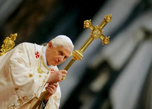Benedetto XVI, in morte di un pastore