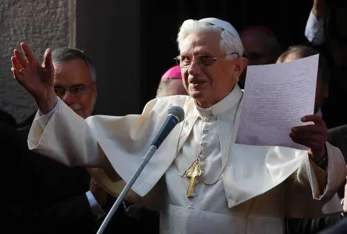 "Restate saldi nella fede": il testamento spirituale di Ratzinger