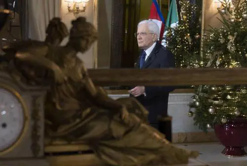 "Guida saggia e illuminata". La politica plaude al discorso di Mattarella