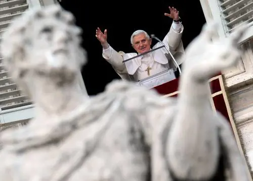 Hanno chiamato i figli con i nomi del Pontefice. Ora da Acerra a San Pietro per l'ultimo saluto
