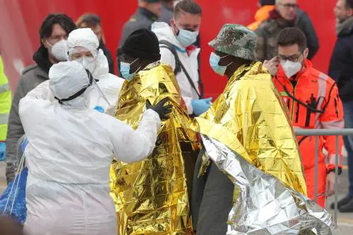 Prima volta dal 2017: i dati che inchiodano la sinistra dell'accoglienza