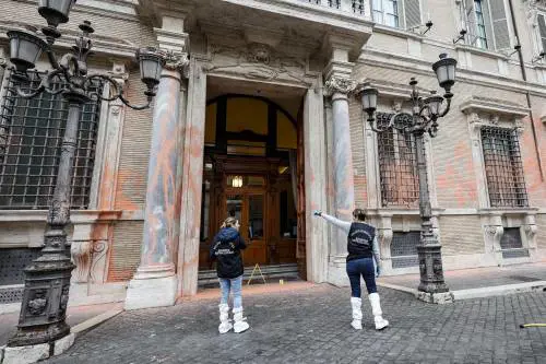 La setta che vuole ritornare al Medioevo