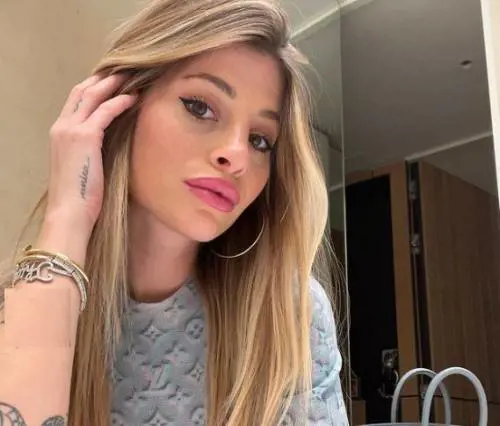 "Come allenarsi col neonato", "Va a ca...". L'odio social su Chiara Nasti