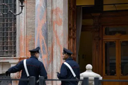 Il giudice libera gli ambientalisti che hanno assaltato il Senato