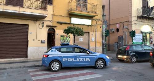 Maestra trovata morta in casa. La figlia 17enne: "L'ho uccisa io"