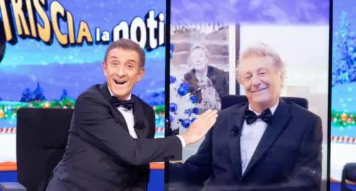 Striscia la notizia, ecco perché Enzo Iacchetti conduce ancora da casa