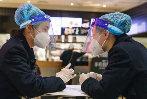 Ue, solo un mini accordo. "Test Covid raccomandato per chi parte dalla Cina"