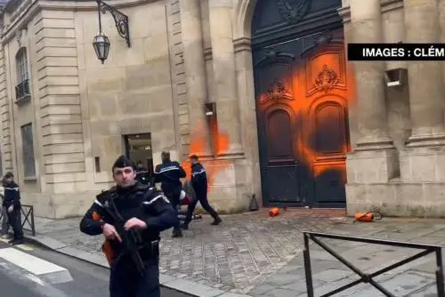 Un altro simbolo della democrazia nel mirino degli ambientalisti