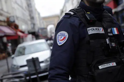 "Un uomo col turbante". Orrore al parco in Francia: bambini accoltellati