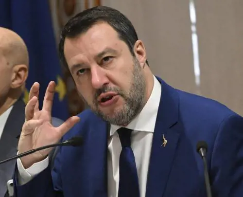 E alla sbarra finisce anche Salvini