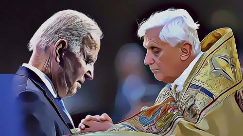 L’ultima sberla di Benedetto XVI: niente Biden ai funerali