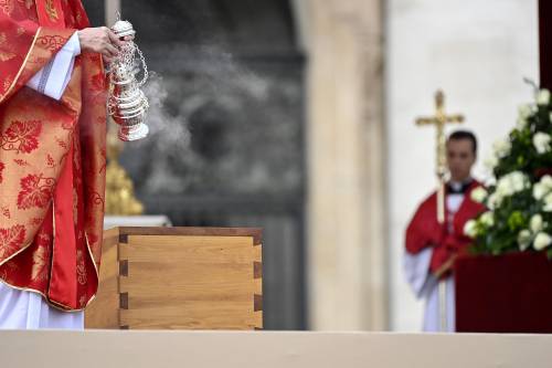 Le esequie, poi la sepoltura: Benedetto XVI ora riposa nelle Grotte Vaticane