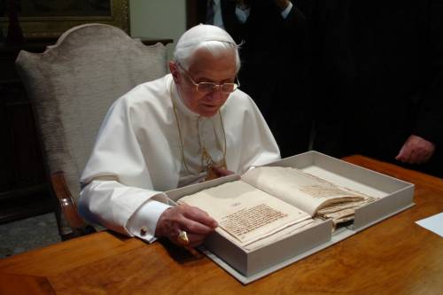 La lettera di Ratzinger: "Io insonne da anni. È il motivo principale delle mie dimissioni"