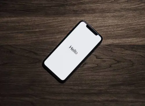Sedici anni di iPhone, come sono cambiati prezzi e modelli