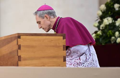 Via dal Vaticano senza il titolo di "emerito": l'ultimo sgarbo di Francesco a Padre Georg
