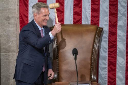 McCarthy contiene i "ribelli": eletto speaker dopo 15 votazioni. Ma il Gop è spaccato