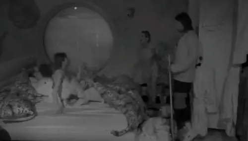 "Che ca... fai!", "Le mani addosso". Rissa sfiorata al Gf Vip