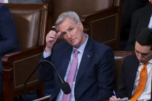 McCarthy è il nuovo speaker della Camera Usa. Mediazione cruciale di Trump, partito nel caos