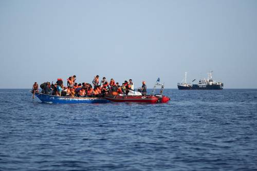Ancona, 73 sbarcati. E l'Ong dei migranti accusa il governo anziché gli scafisti