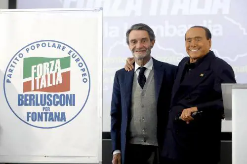 "È la nostra casa, vinceremo". Standing ovation per il Cav