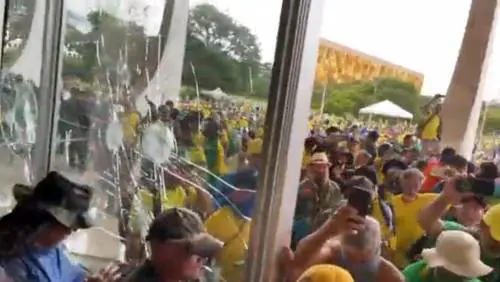 Caos in Brasile, blitz della polizia contro l'assalto. Lula: "Vandali"