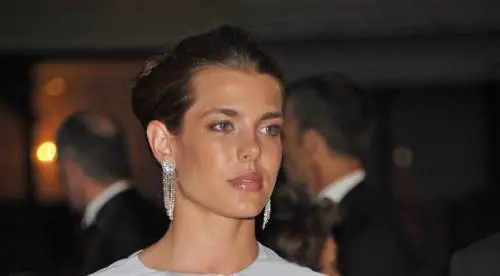 "Sogna il fiocco rosa...". Le voci sulla gravidanza di Charlotte Casiraghi