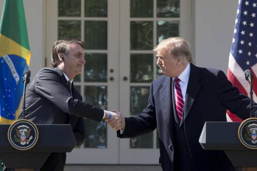 Guerra all’élite, carisma e provocazioni: il filo che lega Trump e Bolsonaro