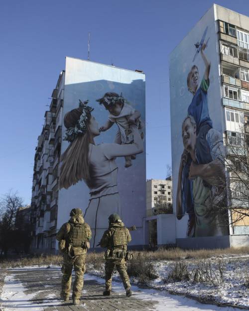 Bakhmut, linea del fronte: la difesa disperata di Kiev. E Pechino scarica Mosca 