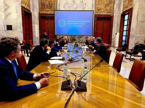 "Dazn rimborserà gli abbonati" dopo Inter-Napoli. Decisivo incontro al Ministero