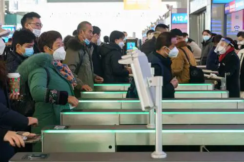 Il Covid travolge la Cina: "Nello Henan contagiato il 90% dei residenti"