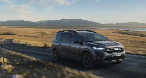 Dacia Jogger Hybrid, arriva in Italia a partire da 25.200 euro