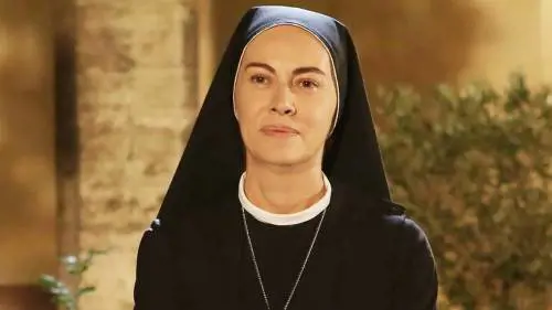 Elena Sofia Ricci saluta "Che Dio ci aiuti": "Giusto lasciare il posto a Francesca Chillemi"