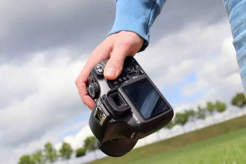Pubblicare foto di minori online è legale? Cosa si rischia e cosa sapere