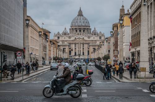 I vigili urbani di Roma non possono più fare le multe. Ecco perché