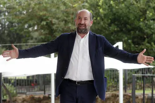 Un Albanese ispirato in un remake riuscito