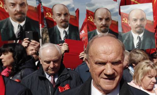 Dalla propaganda alla fedeltà a Putin: storia dell'ultimo comunista russo