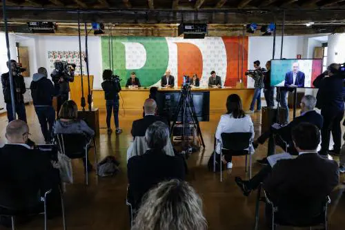 Da "destra fascista" a "destra squadrista": il disco rotto di un Pd senza più iscritti