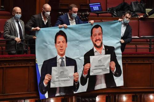 Conte smemorato scarica il decreto Salvini, ma all'epoca era favorevole