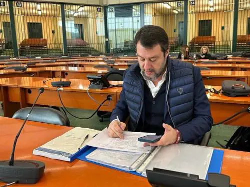 "Lamorgese fermò le navi, ma solo io a processo". L'ira di Salvini dopo l'udienza Open Arms