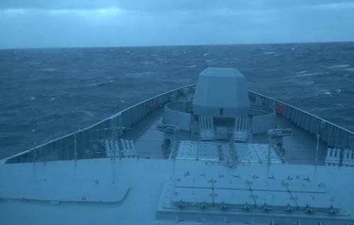 Nave spia vicino alla Sicilia: Mosca sfida la Nato a due passi dall'Italia