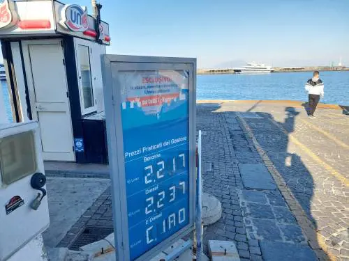 Carburante, i benzinai pronti allo sciopero