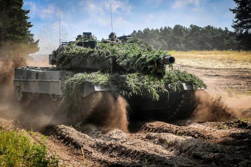 Tank e armi pesanti a Kiev: l'Occidente cambia marcia in Ucraina
