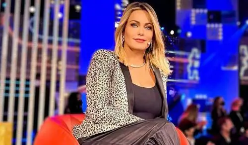"Vi dico chi vincerà il Gf vip". La rivelazione della moglie di Bonolis