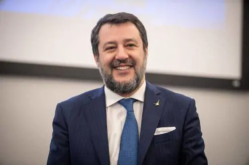 Erano una bufala i soldi russi alla Lega: il pm vuole archiviare l'inchiesta Metropol. "Salvini mai indagato"